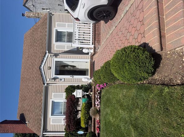 75 Maplewood Avenue, Hempstead NY 11550