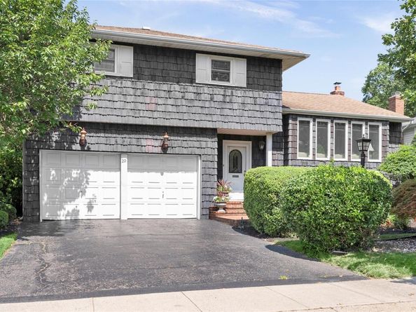 20 Acorn Lane, Plainview NY 11803