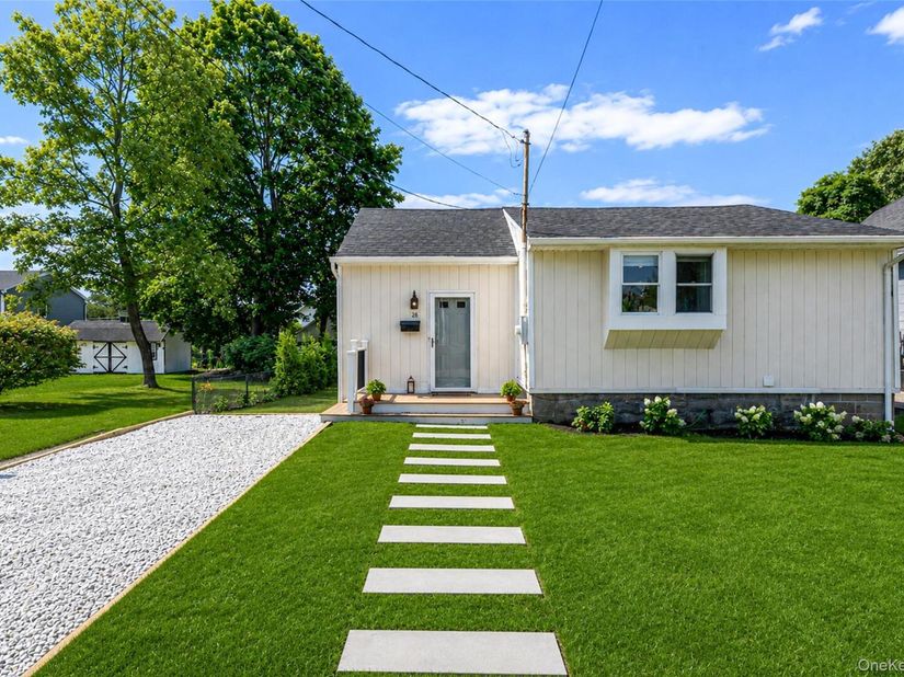 26 Sawyer Avenue, West Babylon NY 11704
