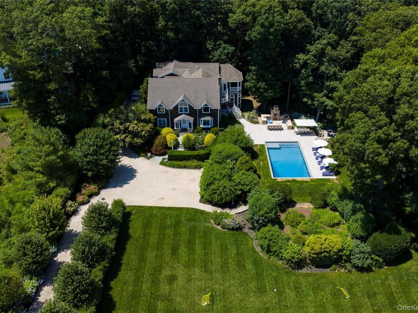 652 Noyack Path, Water Mill NY 11976