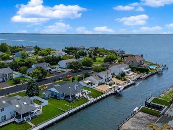 31 Shore Drive W