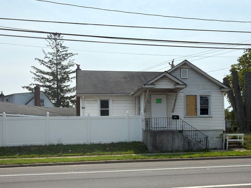 583 Straight Path, West Babylon NY 11704