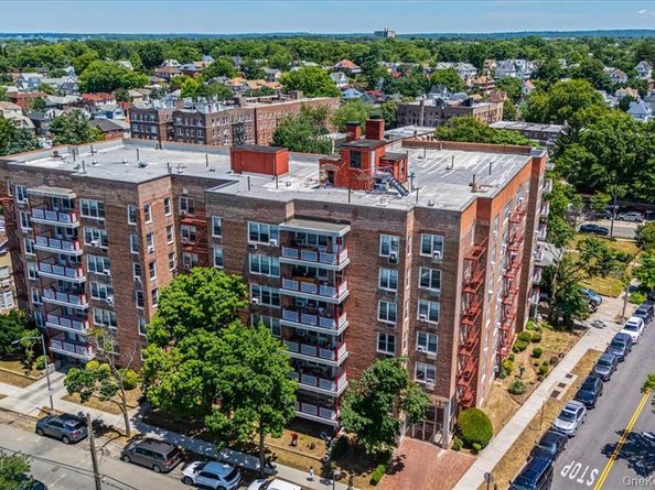 3425 150th Pl 1E, Flushing NY 11354