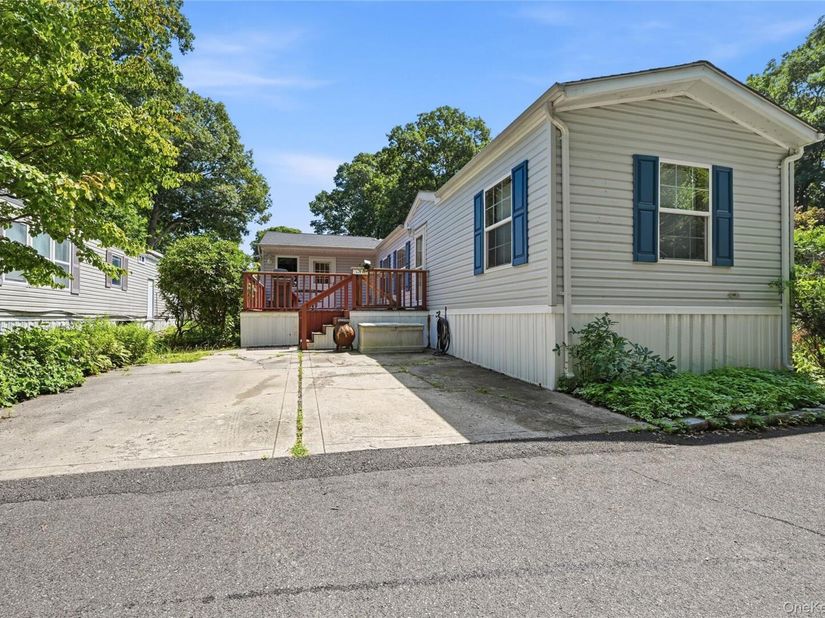 658-A11 Sound Avenue, Calverton NY 11933