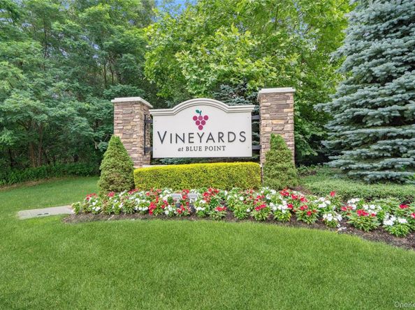 37 Halley Drive 17, Blue Point NY 11772