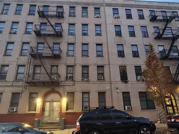 1103 W Franklin Avenue 20, Bronx NY 10456