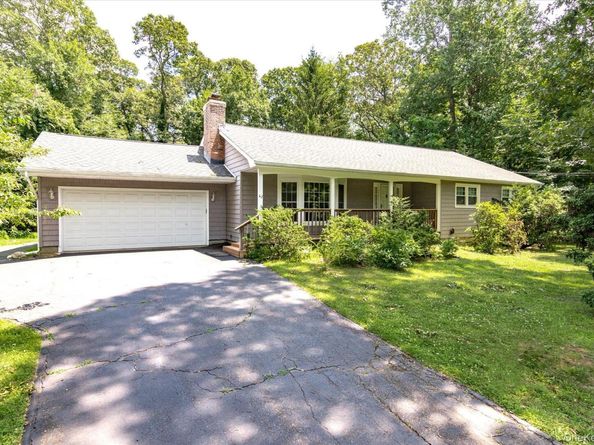 62 Aspen Lane, Stony Brook NY 11790