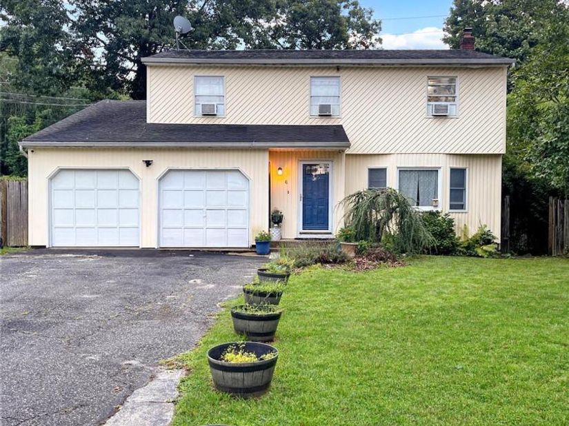 6 4th Avenue, Rocky Point NY 11778