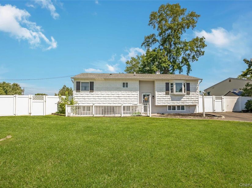 2401 Wave Avenue, Medford NY 11763