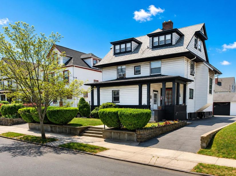 240 N Fulton Avenue, Fleetwood NY 10552