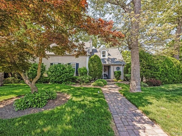 215 Melville Road, Farmingdale NY 11735