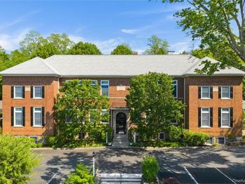 20 Whippoorwill Road E