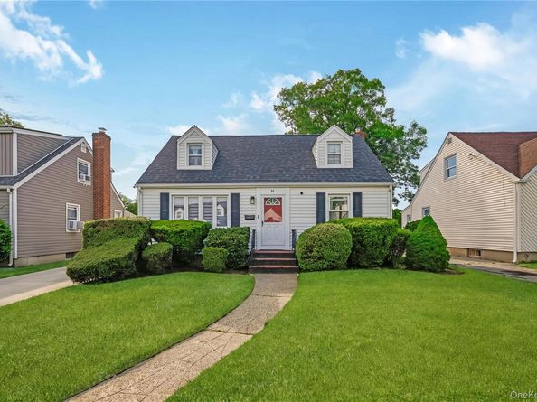 81 Todd Road, Valley Stream NY 11580
