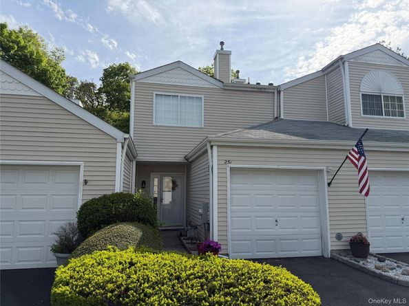 251 Barn Swallow Court, Manorville NY 11949