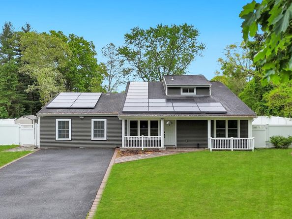 4 Hale Lane, Coram NY 11727