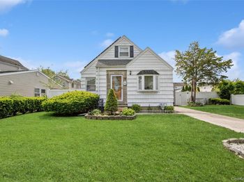 8 Cedarlawn Boulevard