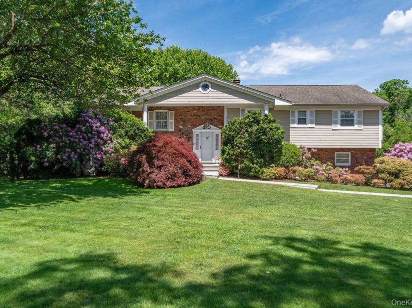 40 Hanson Lane, New Rochelle NY 10804