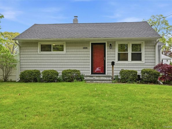 609 Montauk Highway, Oakdale NY 11769