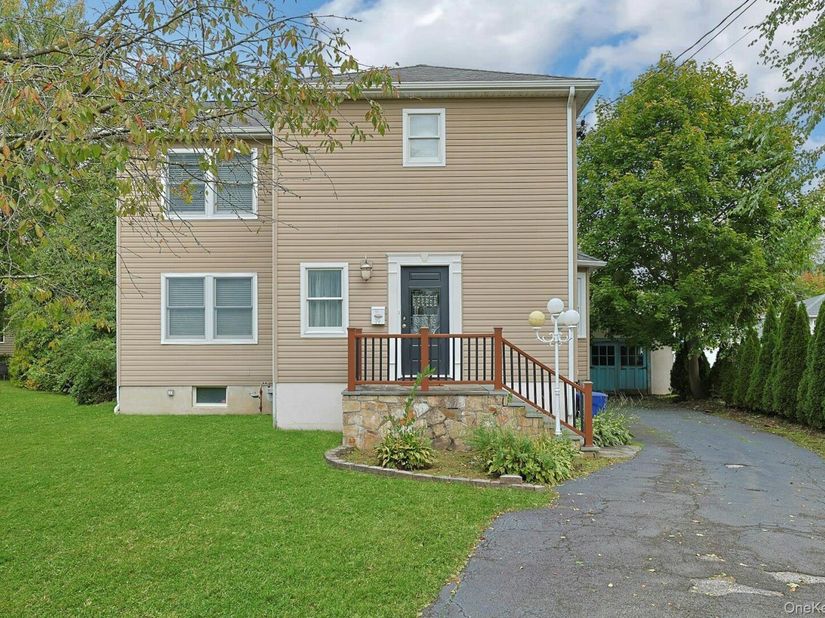 19 Cambridge Street E, Valhalla NY 10595