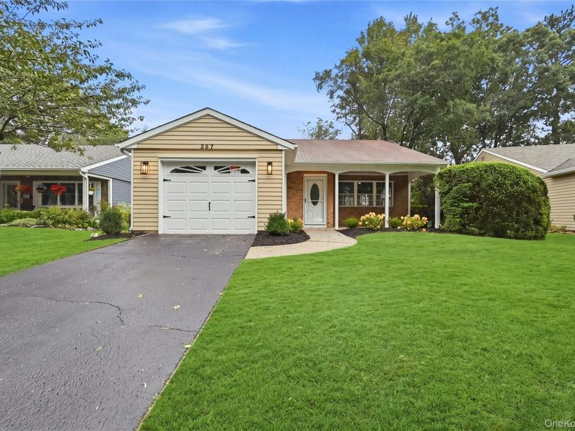 257 Edinburgh Drive, Ridge NY 11961