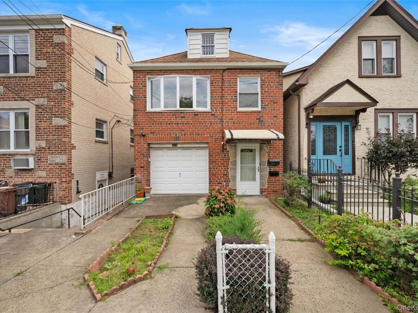 3270 Middletown Road, Bronx NY 10465