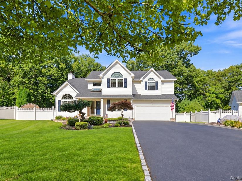 5 Aspatuck Court, Commack NY 11725