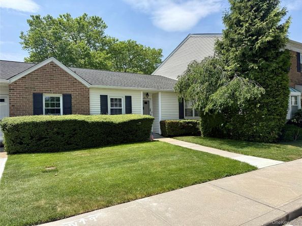 26 harbor Road N, Amityville NY 11701