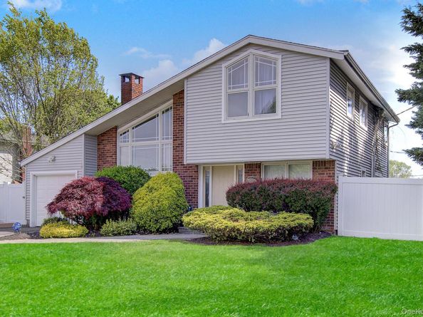 4 Seneca Drive, Commack NY 11725