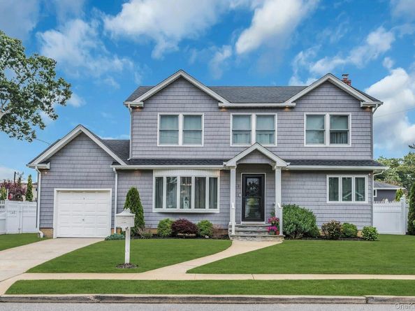 9 Pompano Lane, Massapequa Park NY 11762