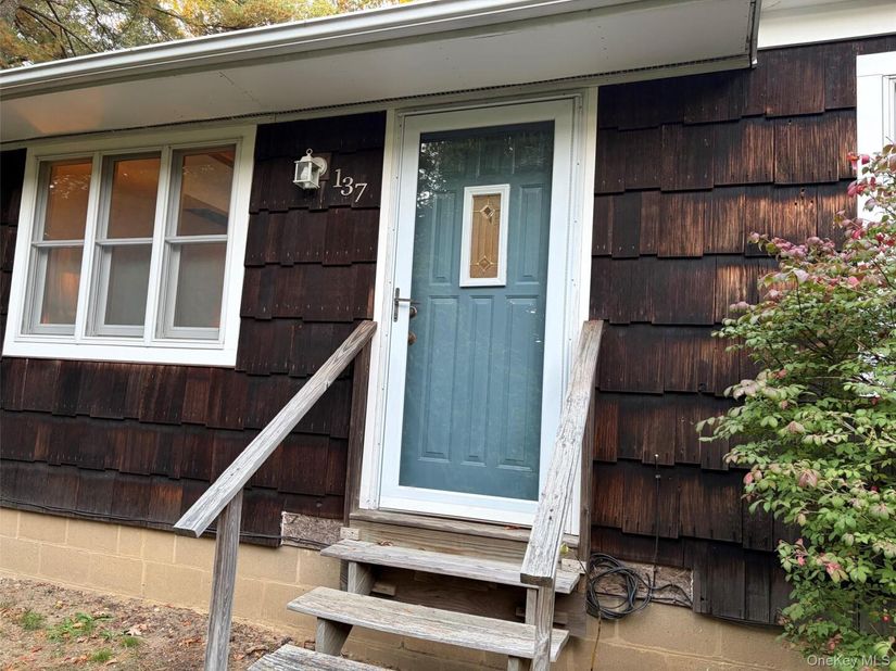 137 Panamoka Trail, Ridge NY 11961
