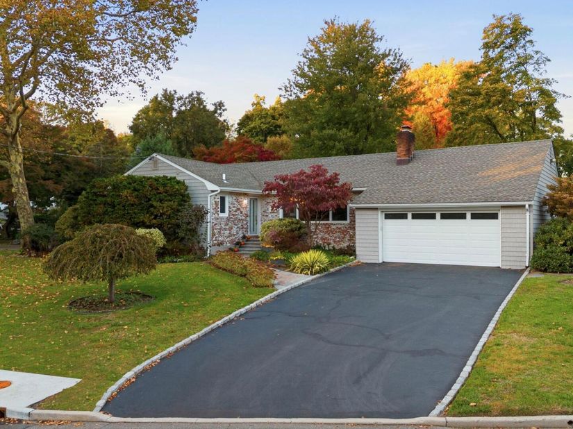 20 Fox Ridge Lane, Locust Valley NY 11560
