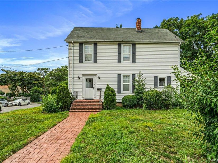1 4th Street, Westbury NY 11590
