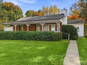 8 Knollwood Drive