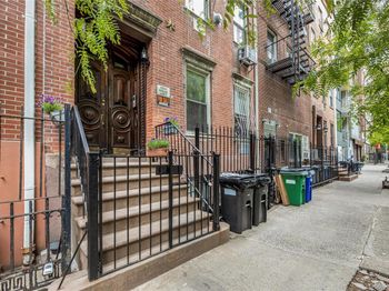 271 E 7th Street