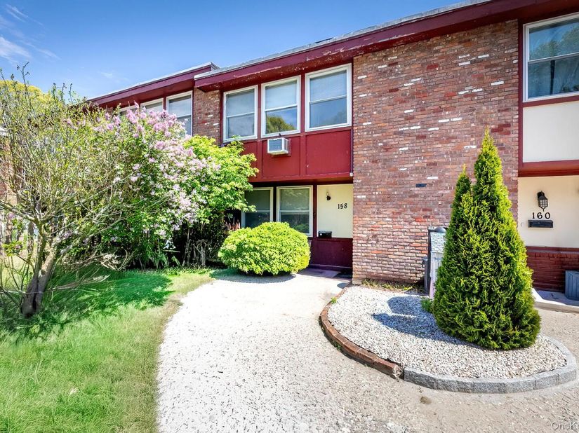 158 Rolling Way, Peekskill NY 10566