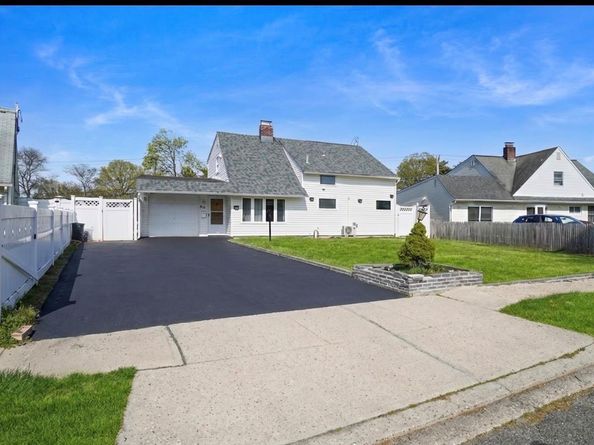 63 Blacksmith Road, Levittown NY 11756