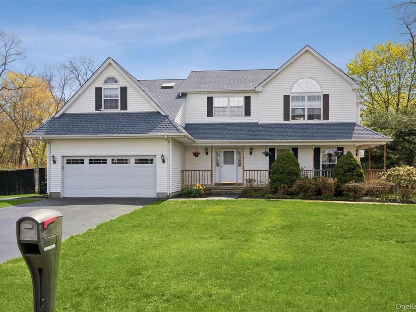 17 Egret Way, Center Moriches NY 11934