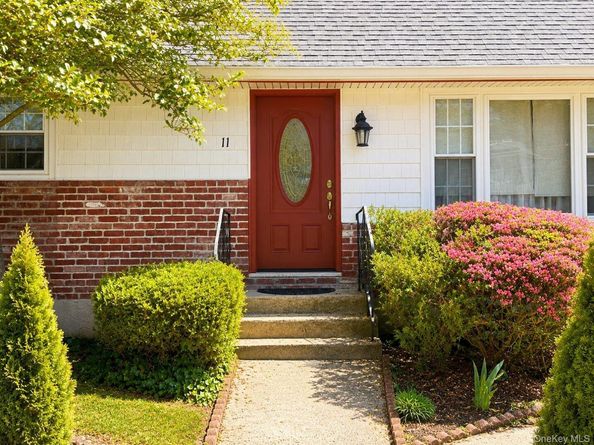 11 Bedford Street, Wyandanch NY 11798