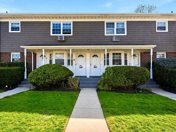 3609 N Wilshire Lane
