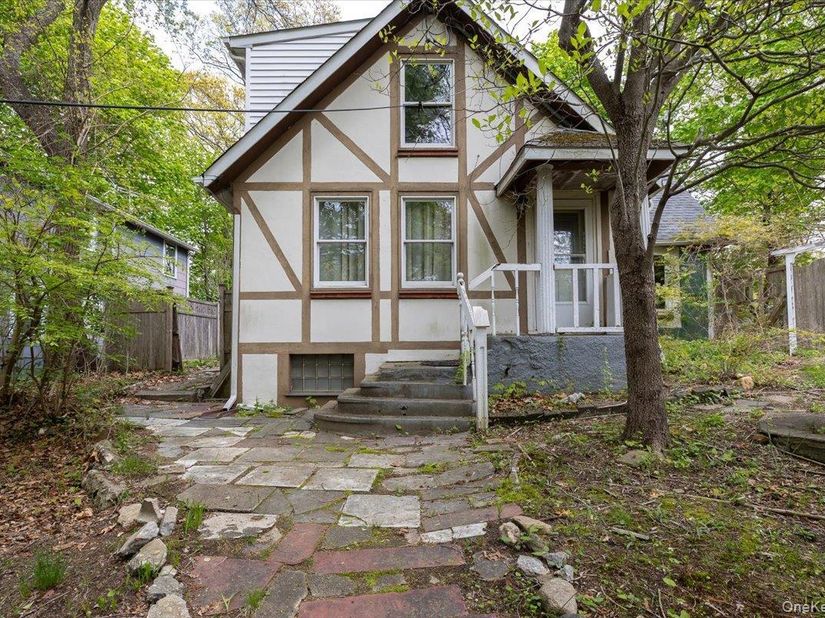 7 Amagansett Drive, Sound Beach NY 11789