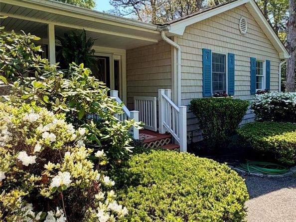 18 Beaver Lane W, Westhampton NY 11977