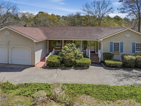 18 Beaver Lane W, Westhampton NY 11977