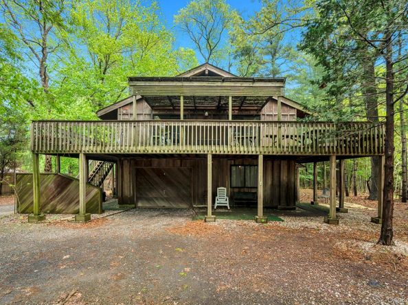 179 Gnarled Hollow Road, East Setauket NY 11733