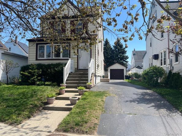 89 Carstairs Road, Valley Stream NY 11581