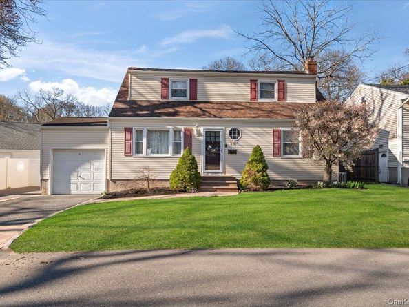 10 Maple Road, Huntington Station NY 11746