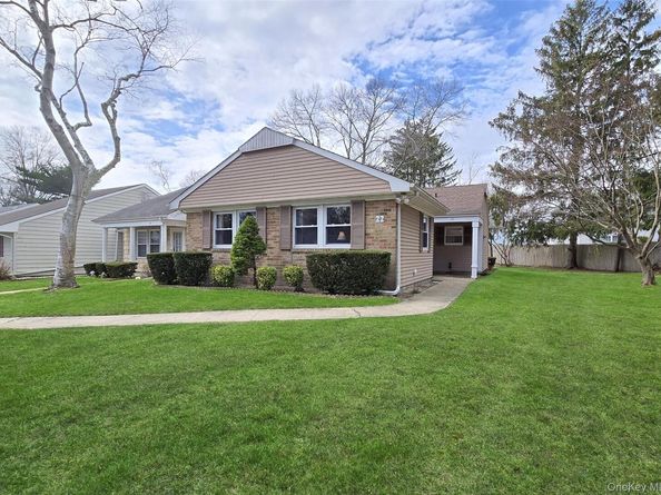 22 Freemont Lane, Coram NY 11727