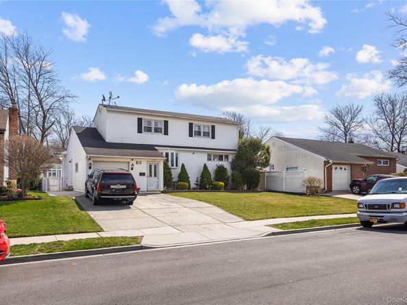 21 Darewood Lane, Valley Stream NY 11581