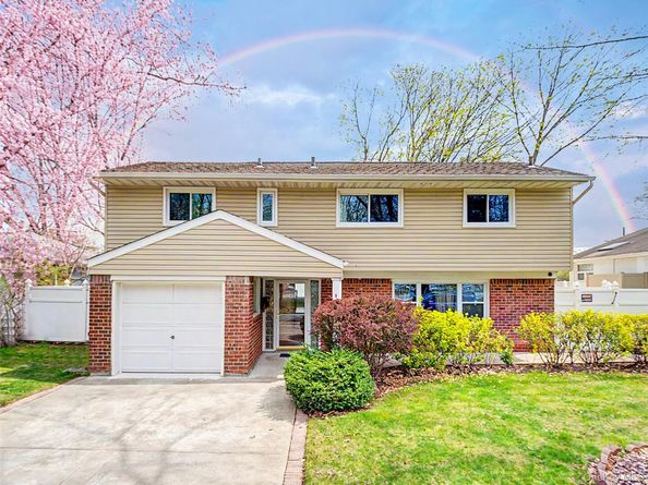 8 Central Park Road, Plainview NY 11803