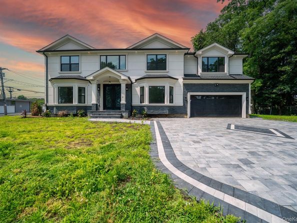 17 Park Drive East, Syosset NY 11791