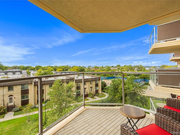 17-85 215th Street 4B, Bayside NY 11360